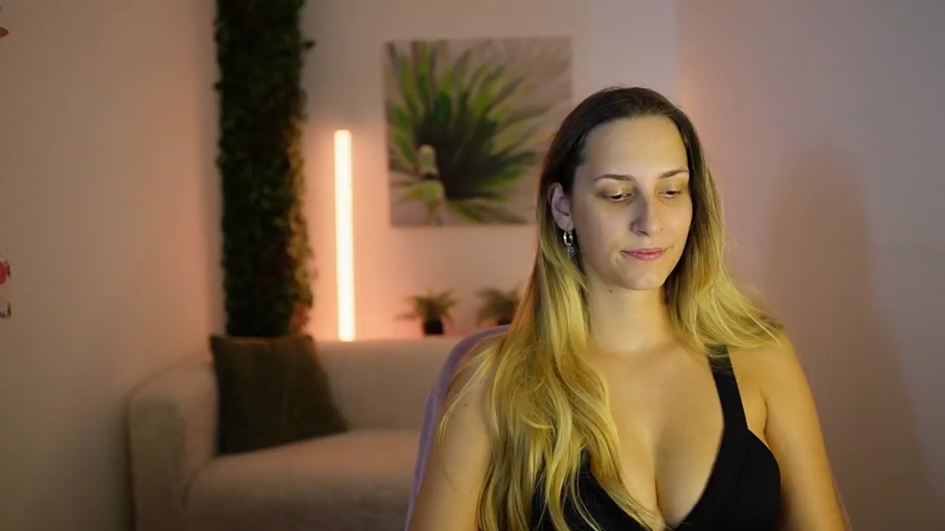 Gallery image thumbnail from Agatha_Vega's myfreecams stream on, 08/28/2024, 19:40 image 4 of 20