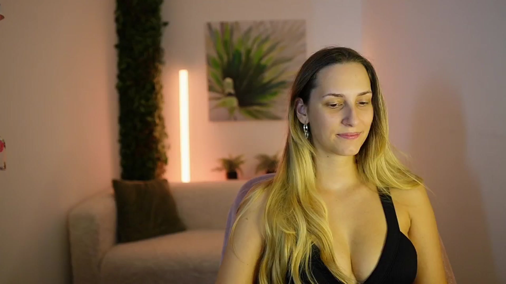 Gallery image thumbnail from Agatha_Vega's myfreecams stream on, 08/28/2024, 19:40 image 6 of 20