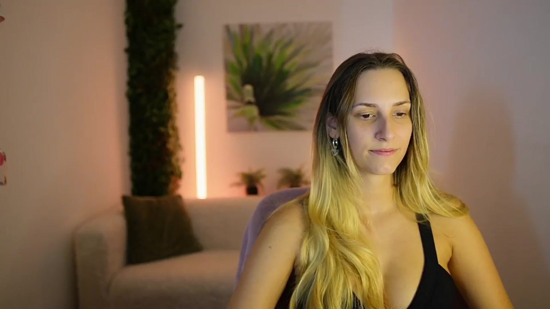 Gallery image thumbnail from Agatha_Vega's myfreecams stream on, 08/28/2024, 19:40 image 14 of 20