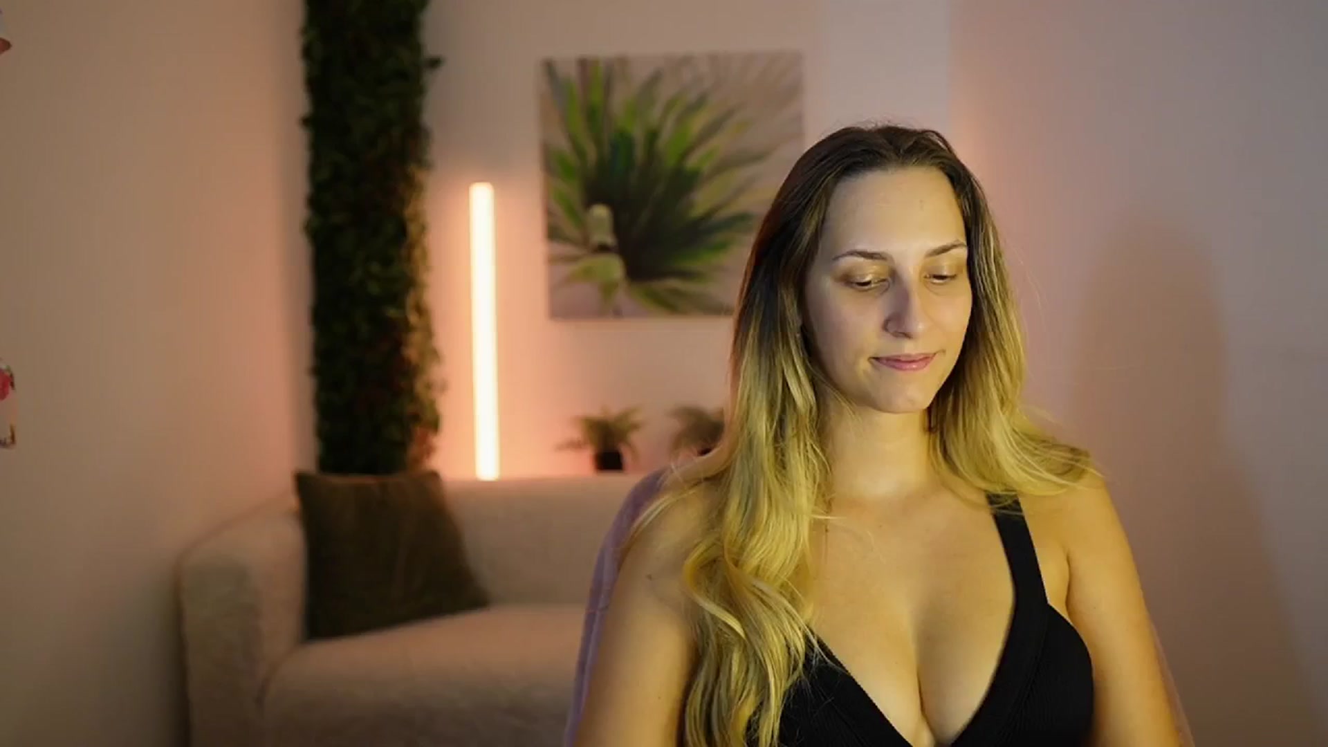 Gallery image thumbnail from Agatha_Vega's myfreecams stream on, 08/28/2024, 19:40 image 10 of 20