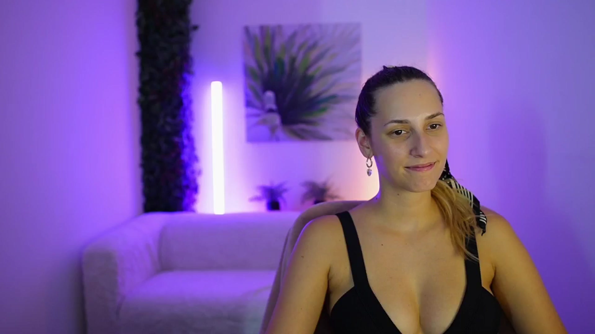 Gallery image thumbnail from Agatha_Vega's myfreecams stream on, 08/28/2024, 22:28 image 13 of 20