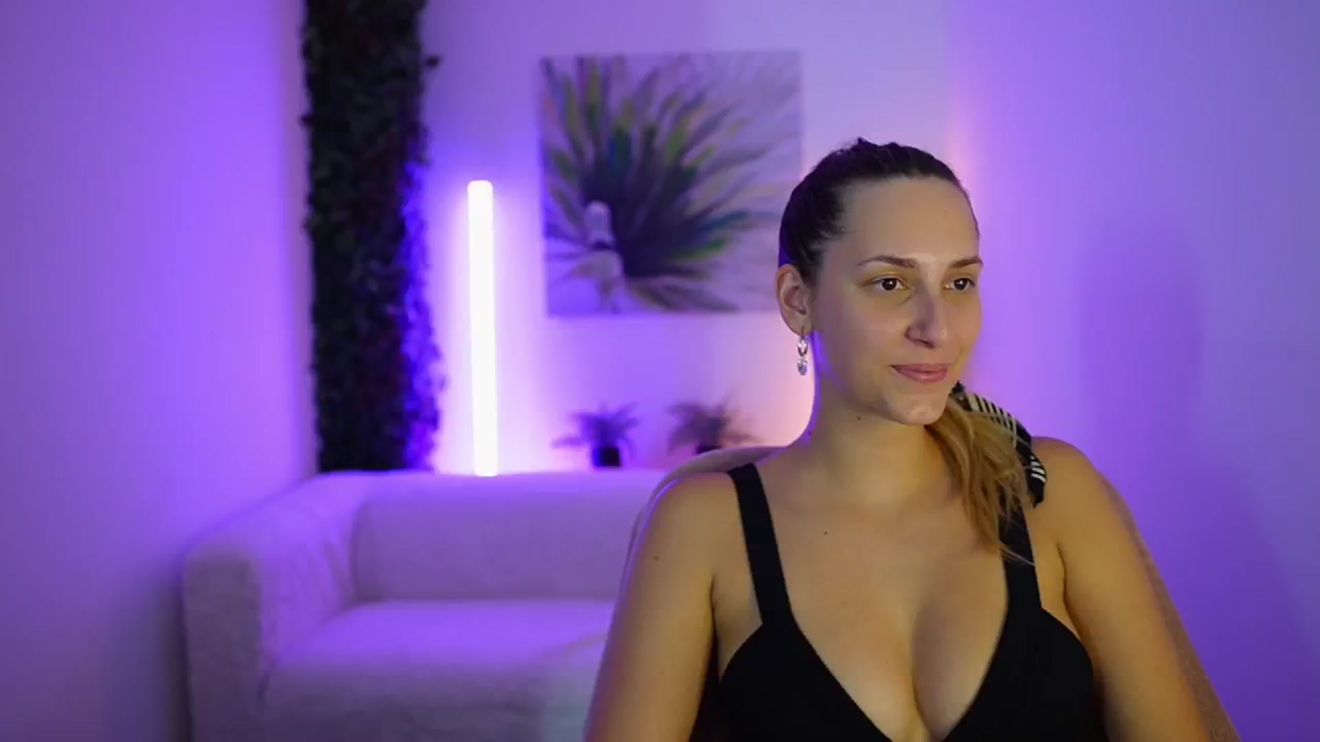 Gallery image thumbnail from Agatha_Vega's myfreecams stream on, 08/28/2024, 22:28 image 11 of 20