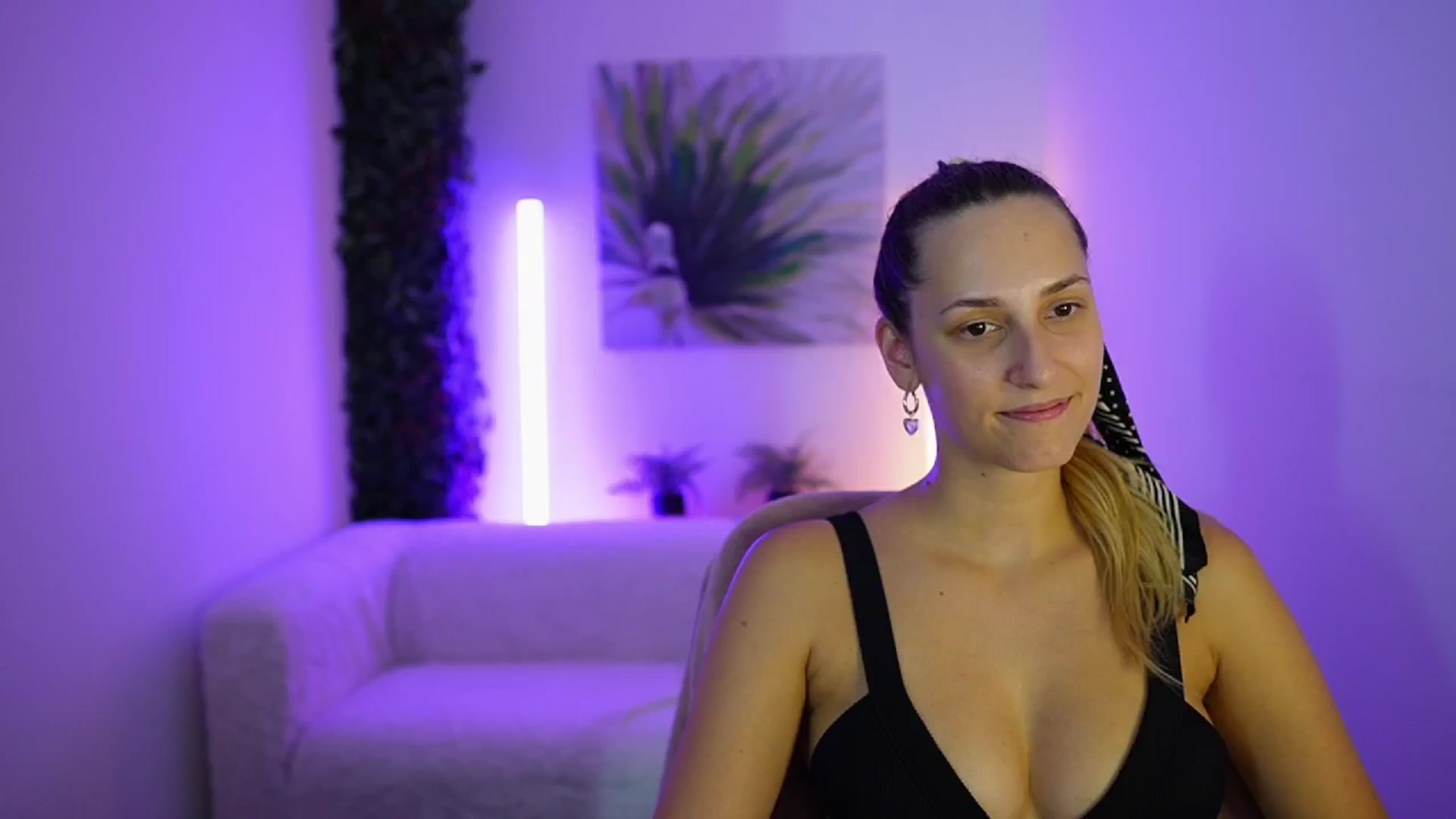 Gallery image thumbnail from Agatha_Vega's myfreecams stream on, 08/28/2024, 22:28 image 16 of 20