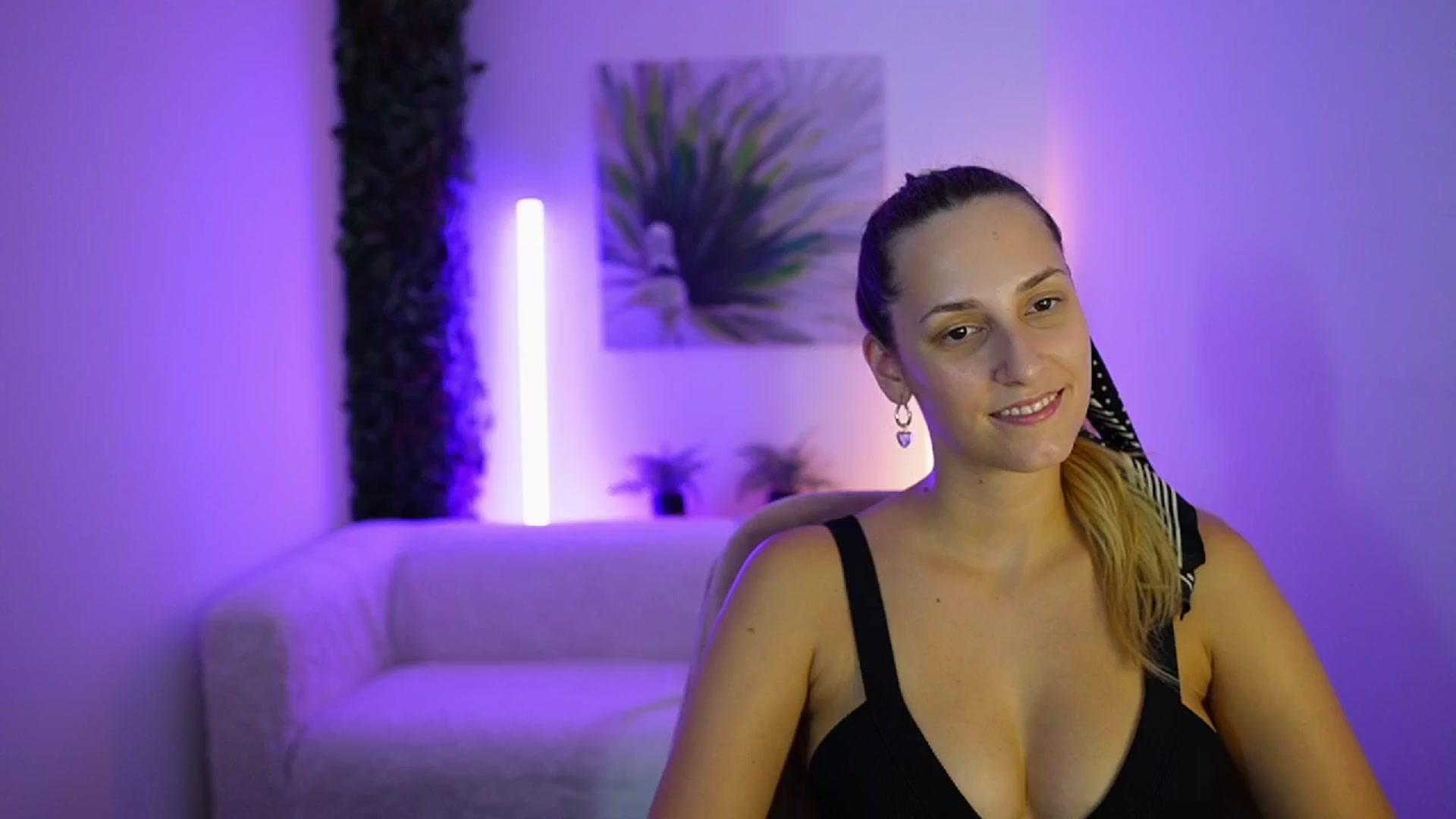 Gallery image thumbnail from Agatha_Vega's myfreecams stream on, 08/28/2024, 22:28 image 17 of 20