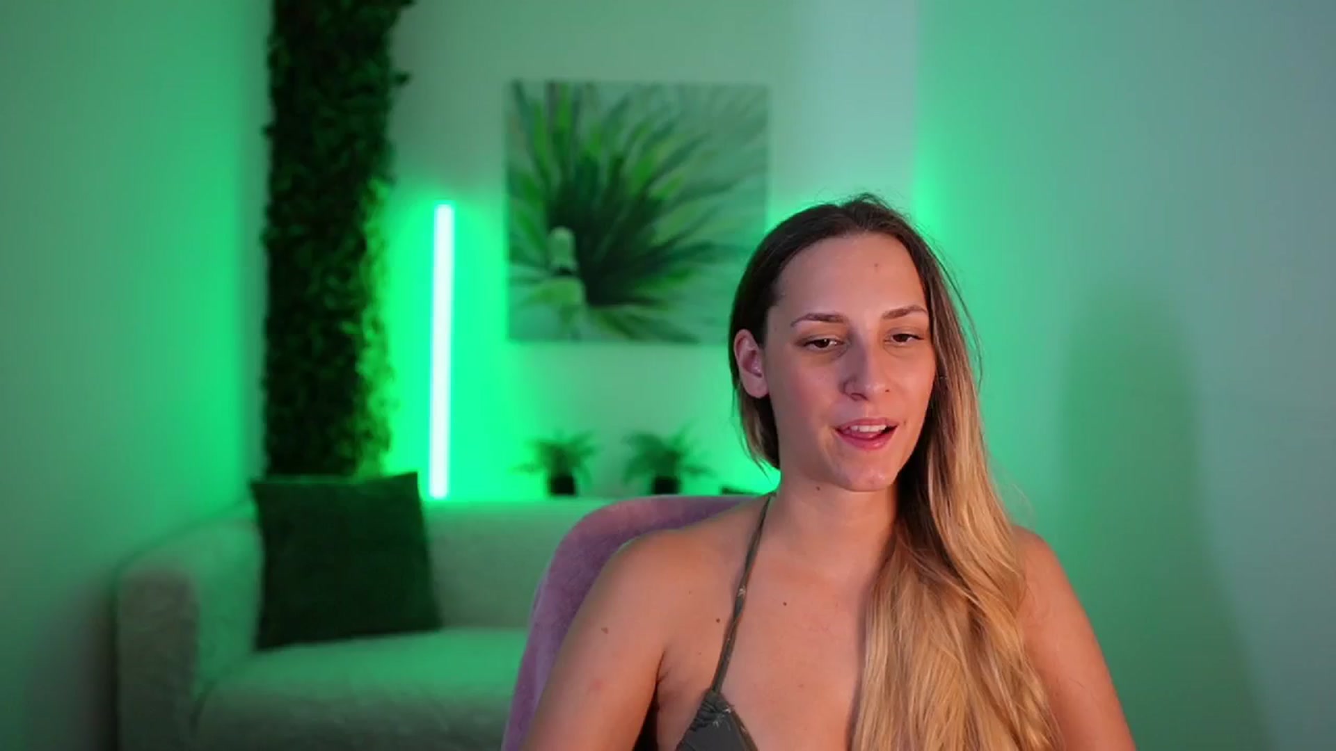 Gallery image thumbnail from Agatha_Vega's myfreecams stream on, 08/29/2024, 21:15 image 14 of 20
