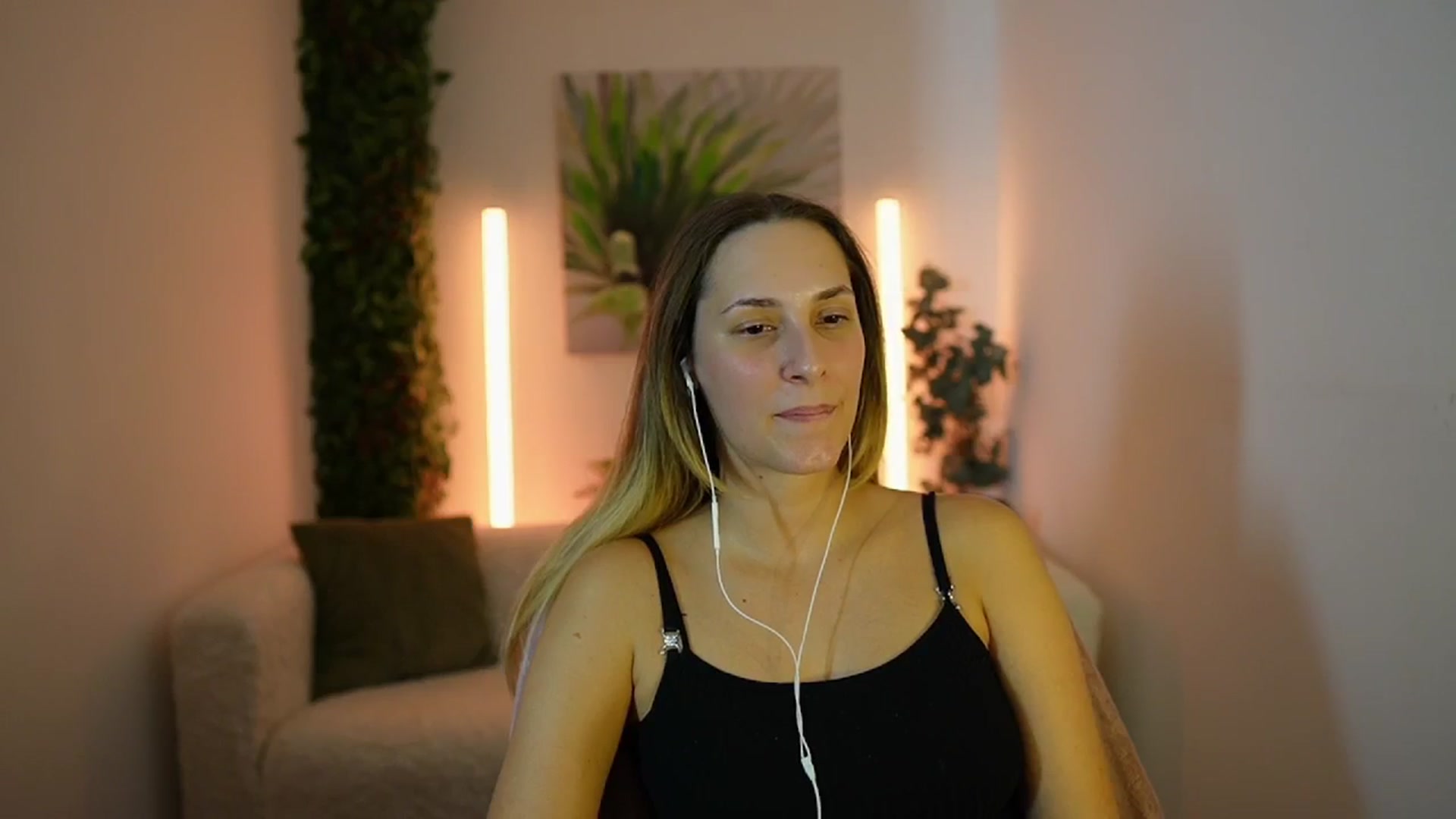 Gallery image thumbnail from Agatha_Vega's myfreecams stream on, 09/12/2024, 19:33 image 19 of 20