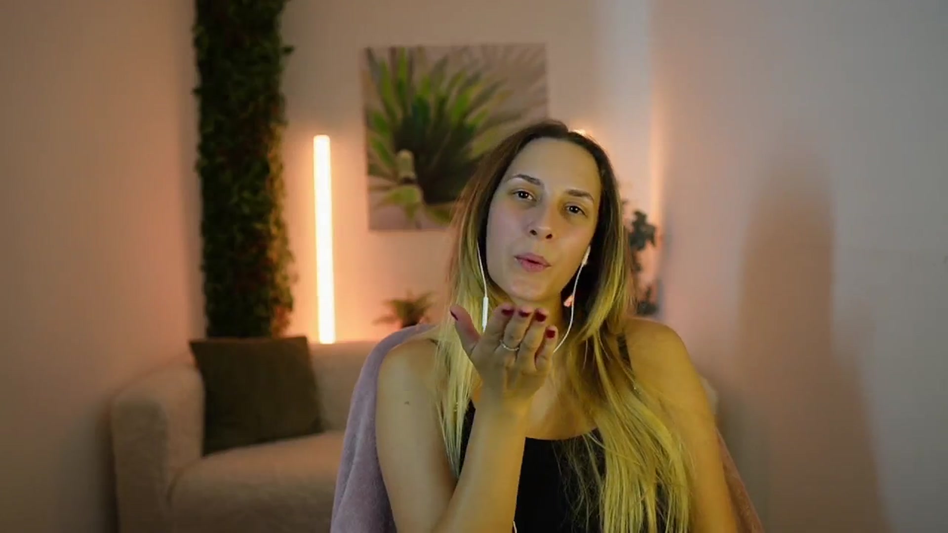 Gallery image thumbnail from Agatha_Vega's myfreecams stream on, 09/12/2024, 19:33 image 17 of 20