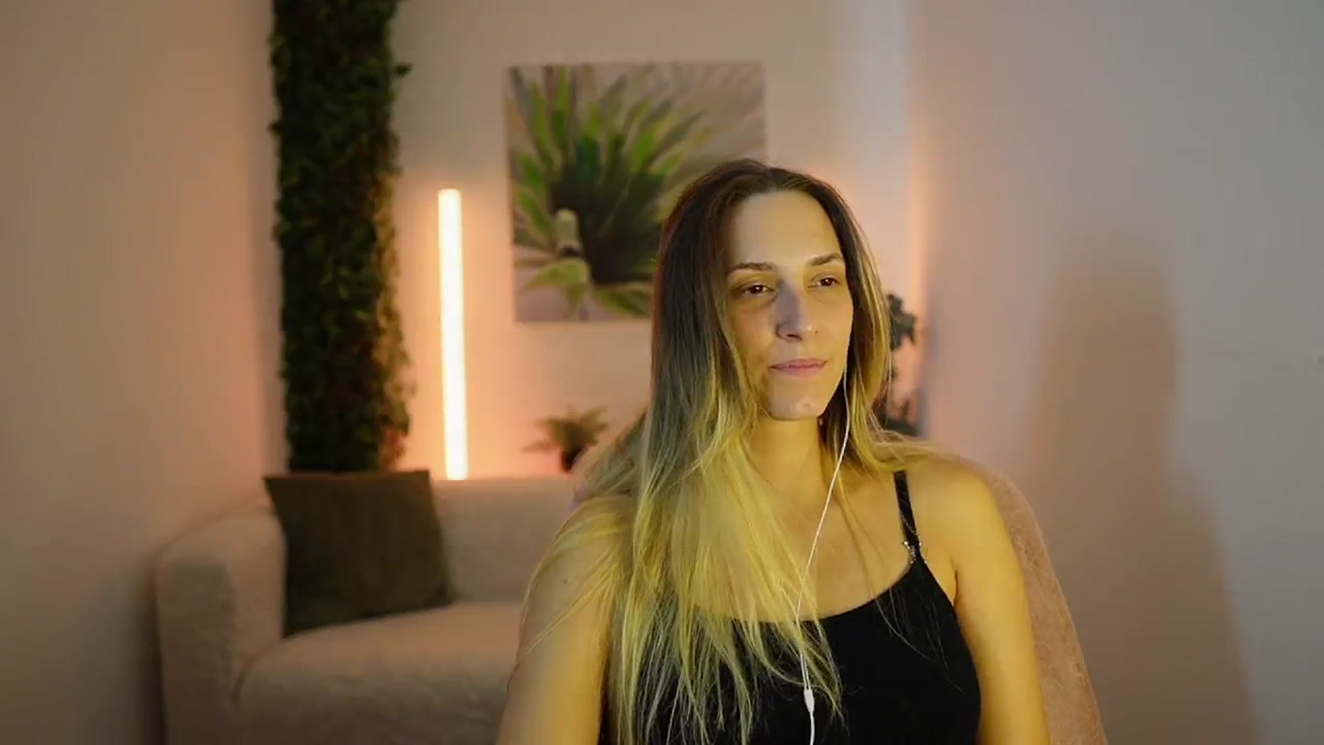 Gallery image thumbnail from Agatha_Vega's myfreecams stream on, 09/12/2024, 19:33 image 2 of 20