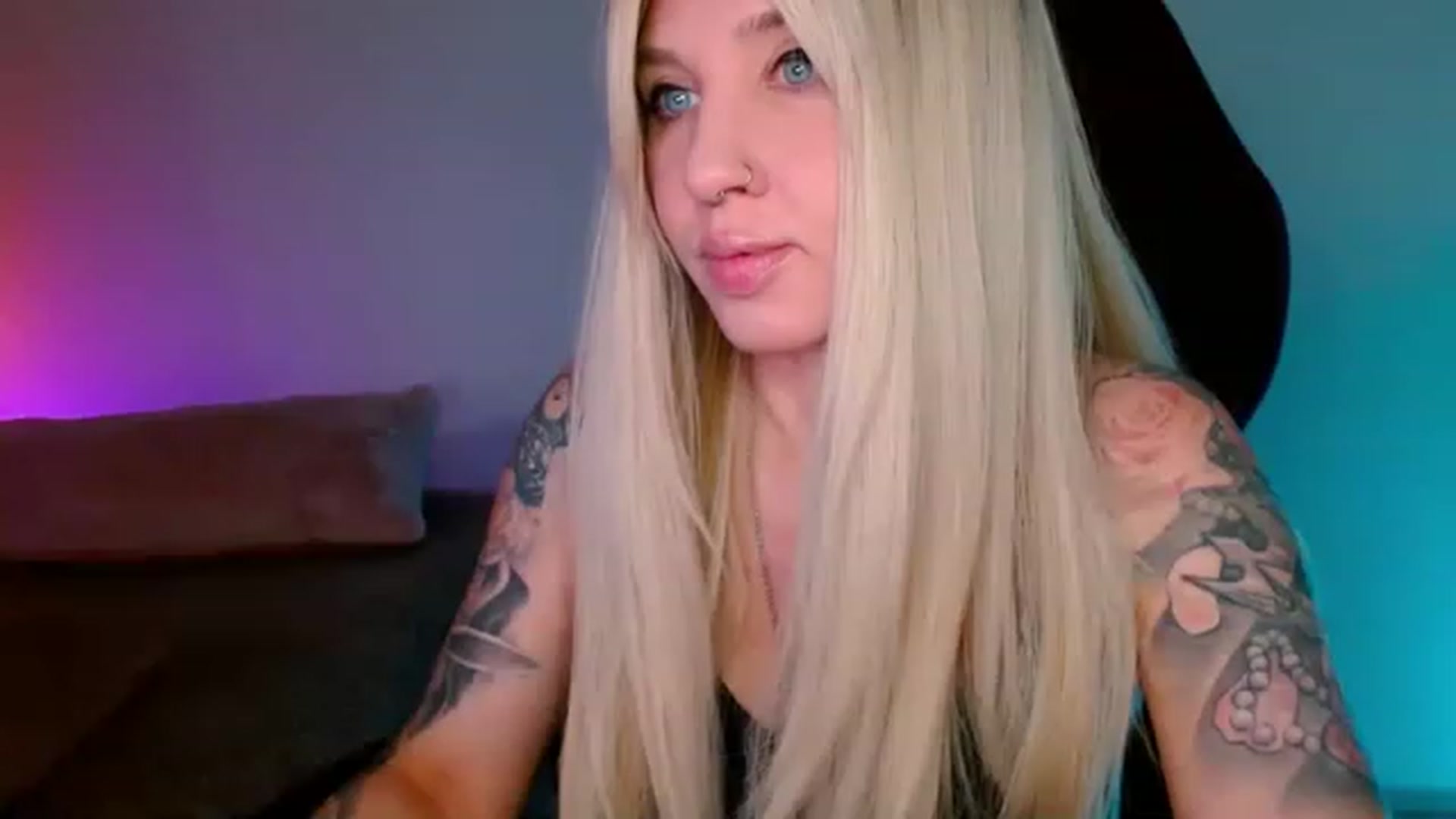 Gallery image thumbnail from AgentRabbit's myfreecams stream on, 06/18/2023, 16:54 image 14 of 20