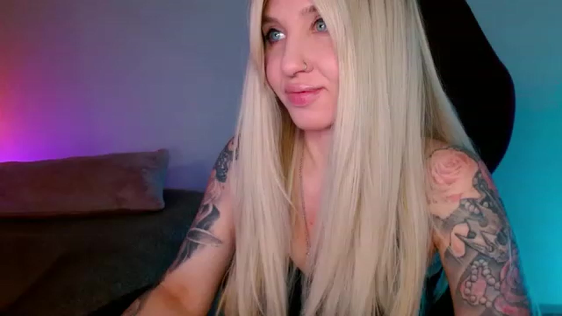 Gallery image thumbnail from AgentRabbit's myfreecams stream on, 06/18/2023, 16:54 image 15 of 20