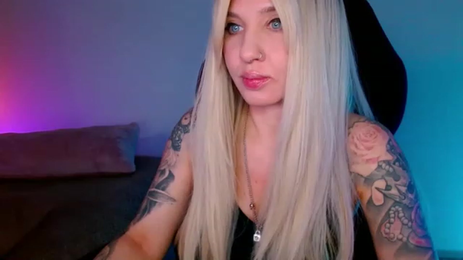 Gallery image thumbnail from AgentRabbit's myfreecams stream on, 06/18/2023, 16:54 image 16 of 20