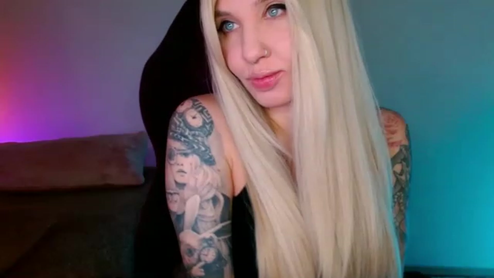 Gallery image thumbnail from AgentRabbit's myfreecams stream on, 06/18/2023, 16:54 image 10 of 20