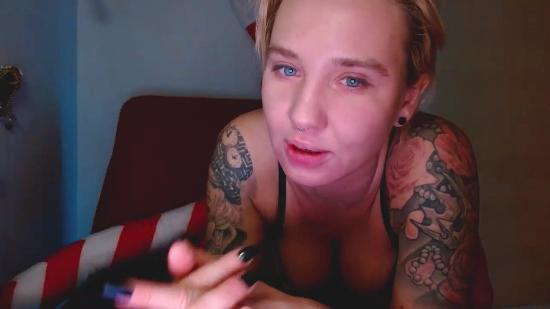 Gallery image thumbnail from AgentRabbit's myfreecams stream on, 12/24/2023, 19:27 image 2 of 20