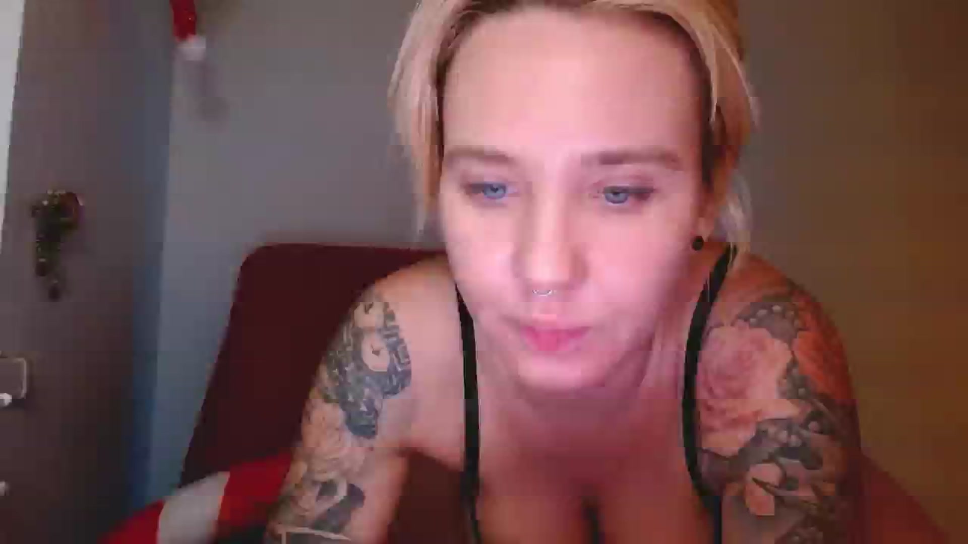 Gallery image thumbnail from AgentRabbit's myfreecams stream on, 12/24/2023, 19:27 image 15 of 20