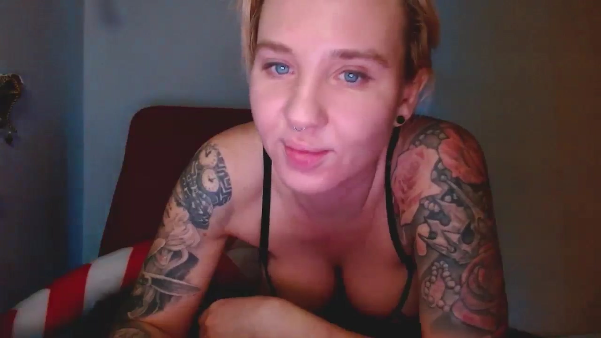 Gallery image thumbnail from AgentRabbit's myfreecams stream on, 12/24/2023, 19:27 image 5 of 20