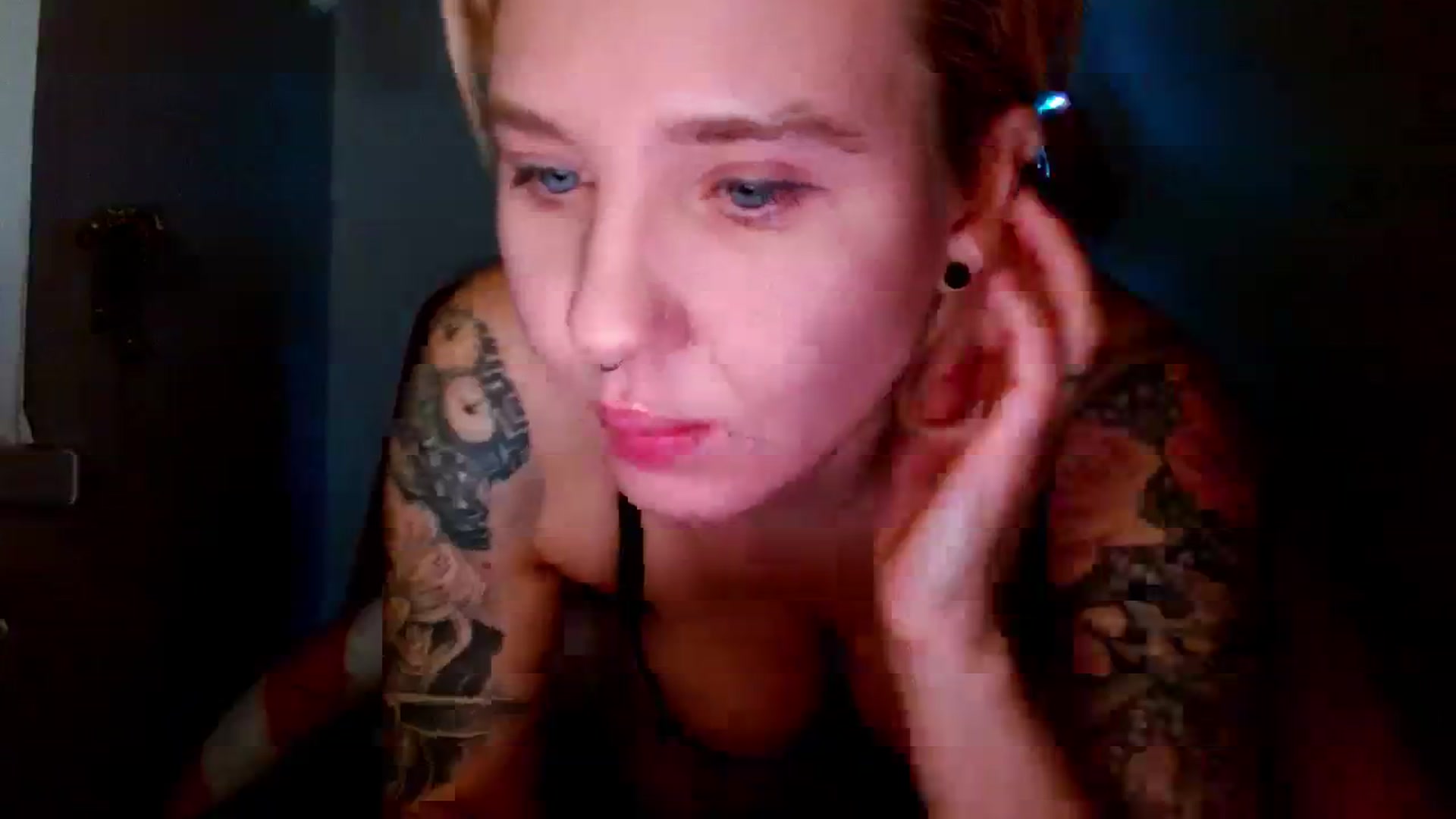 Gallery image thumbnail from AgentRabbit's myfreecams stream on, 12/24/2023, 19:45 image 16 of 20
