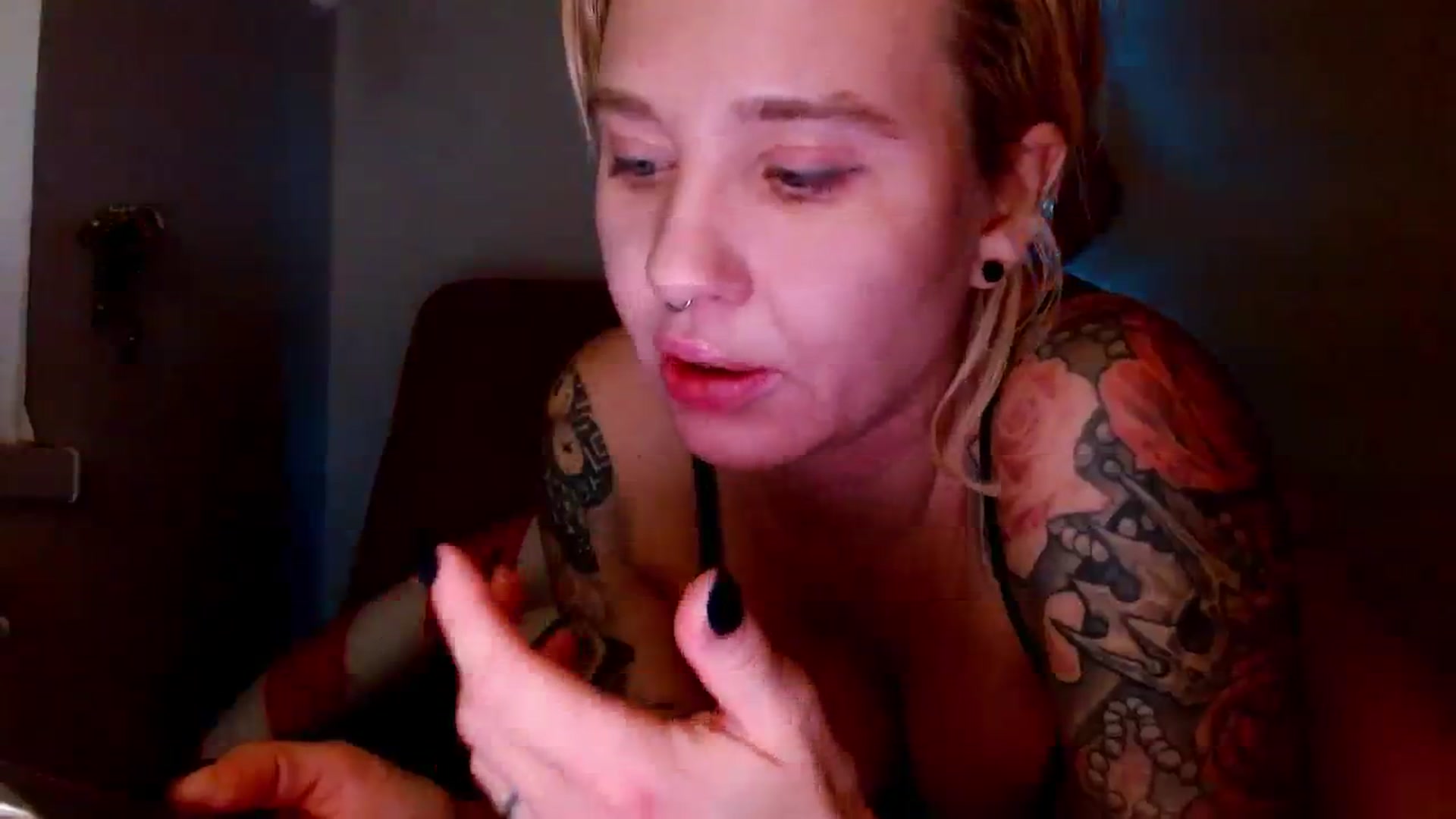 Gallery image thumbnail from AgentRabbit's myfreecams stream on, 12/24/2023, 19:45 image 15 of 20