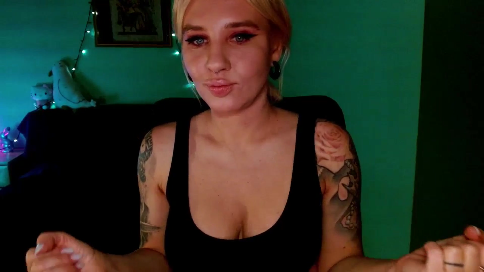 Gallery image thumbnail from AgentRabbit's myfreecams stream on, 01/14/2024, 19:28 image 14 of 20