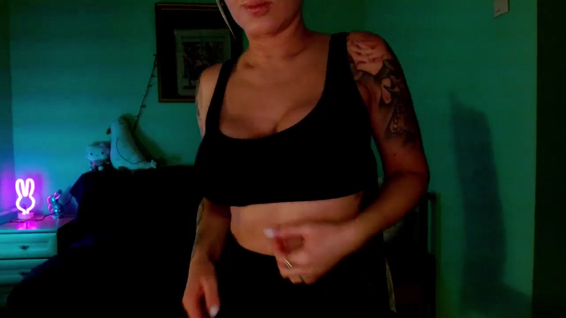 Gallery image thumbnail from AgentRabbit's myfreecams stream on, 01/14/2024, 19:28 image 11 of 20
