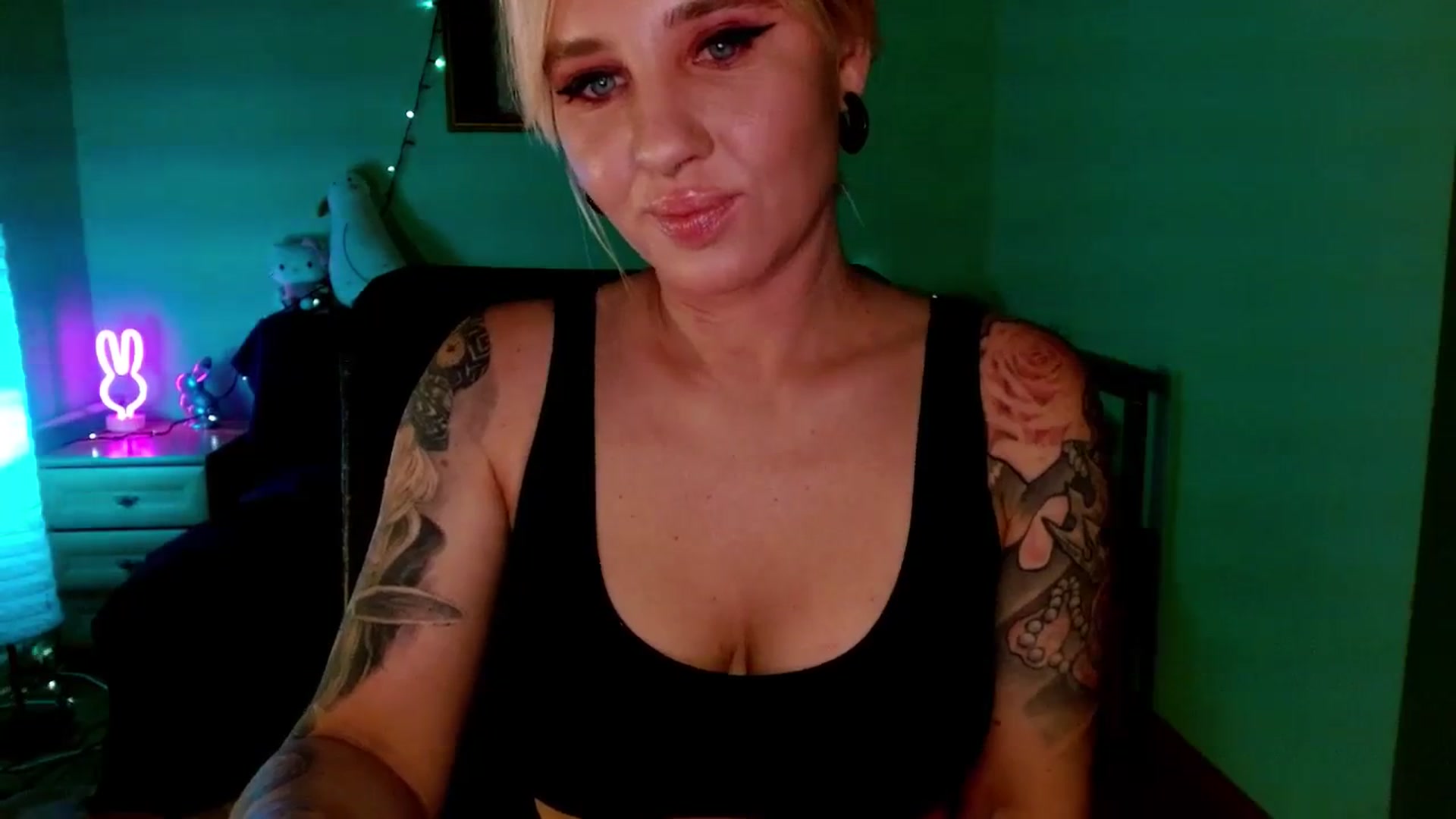 Gallery image thumbnail from AgentRabbit's myfreecams stream on, 01/14/2024, 19:28 image 10 of 20