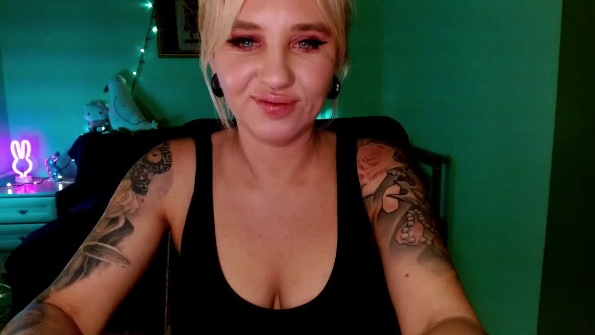 Gallery image thumbnail from AgentRabbit's myfreecams stream on, 01/14/2024, 19:28 image 19 of 20