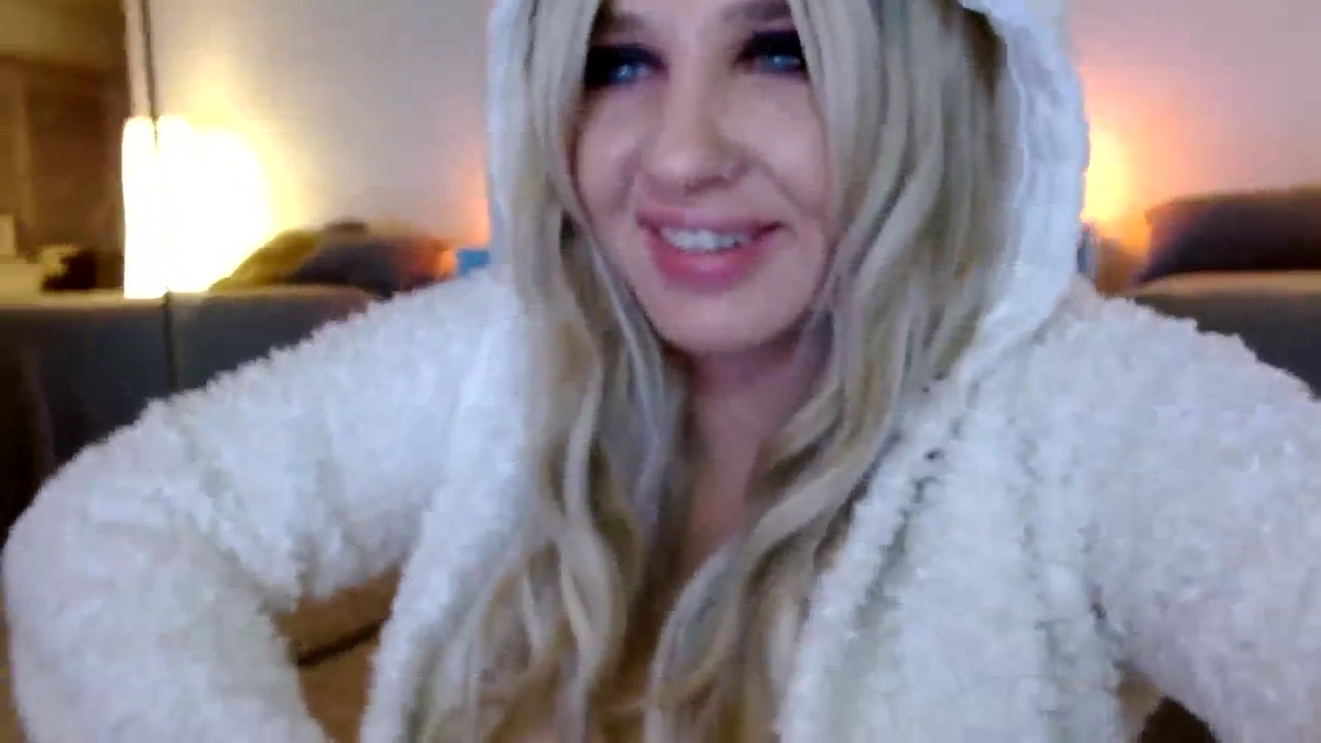 Gallery image thumbnail from AgentRabbit's myfreecams stream on, 02/27/2024, 19:40 image 19 of 20