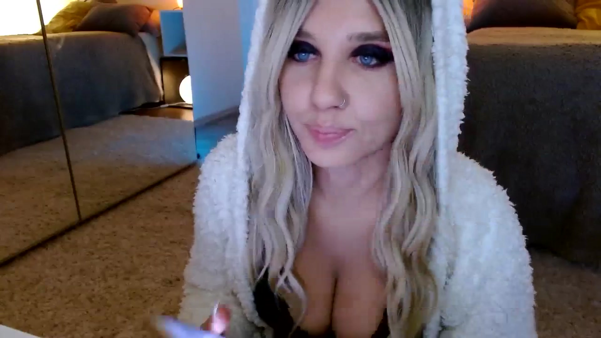 Gallery image thumbnail from AgentRabbit's myfreecams stream on, 02/27/2024, 19:40 image 8 of 20