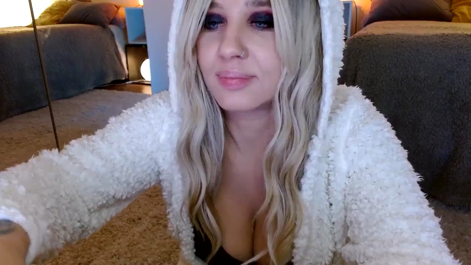 Gallery image thumbnail from AgentRabbit's myfreecams stream on, 02/27/2024, 19:40 image 7 of 20