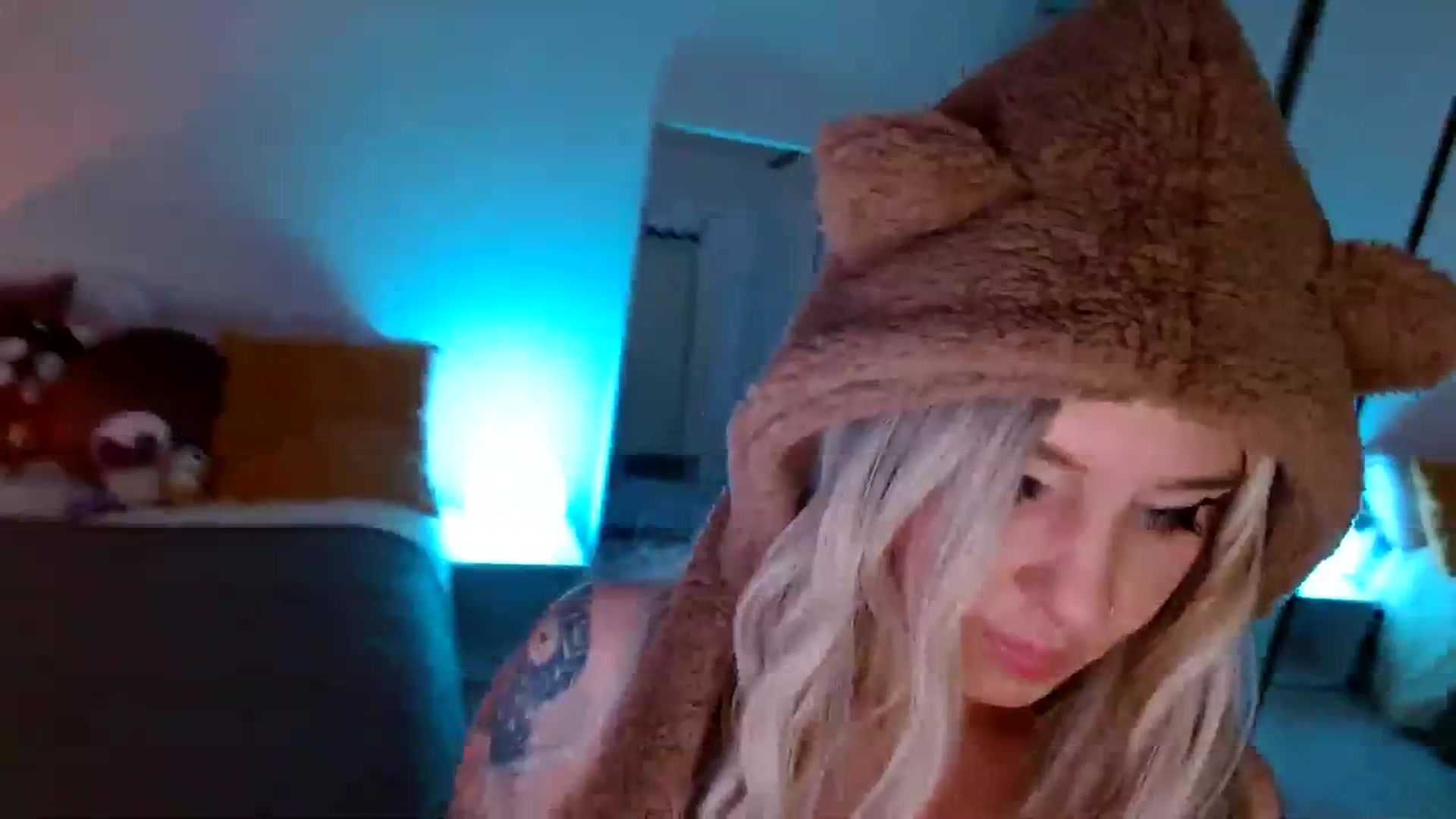 Gallery image thumbnail from AgentRabbit's myfreecams stream on, 03/13/2024, 16:26 image 18 of 20