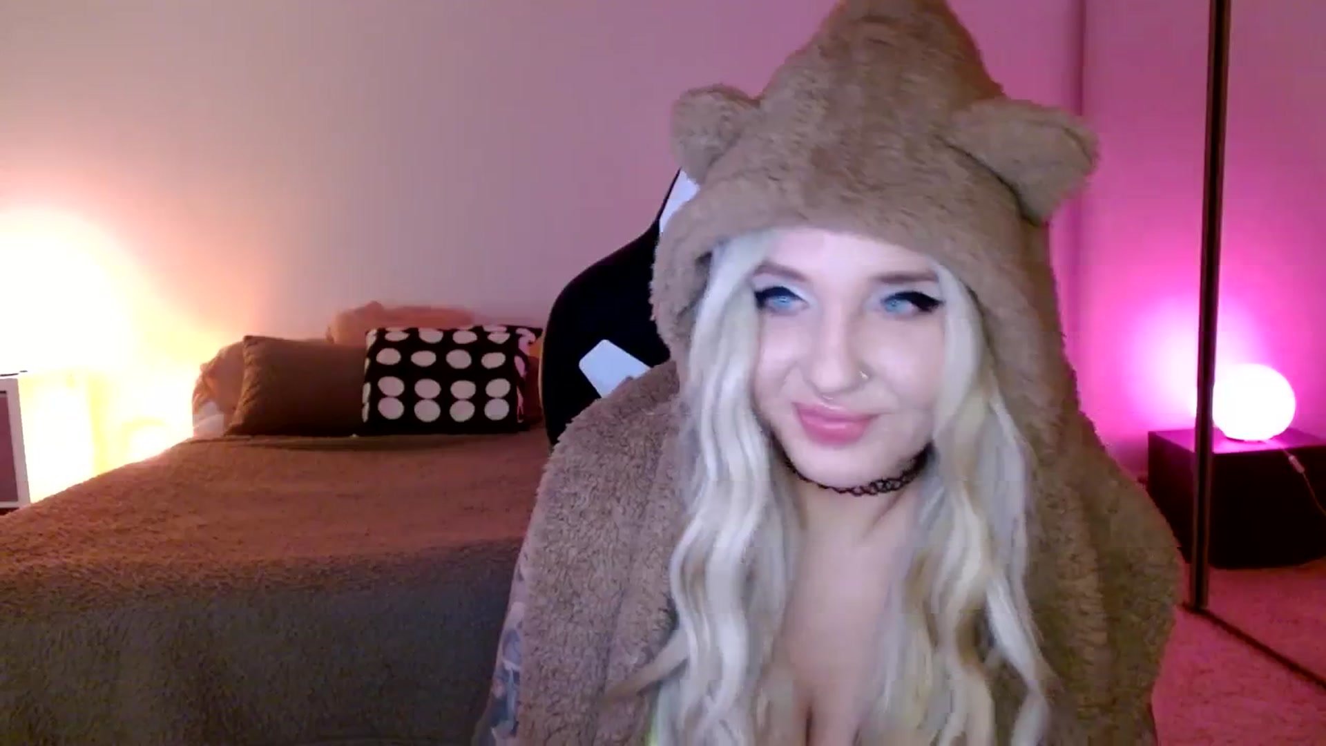 Gallery image thumbnail from AgentRabbit's myfreecams stream on, 03/23/2024, 16:03 image 4 of 20