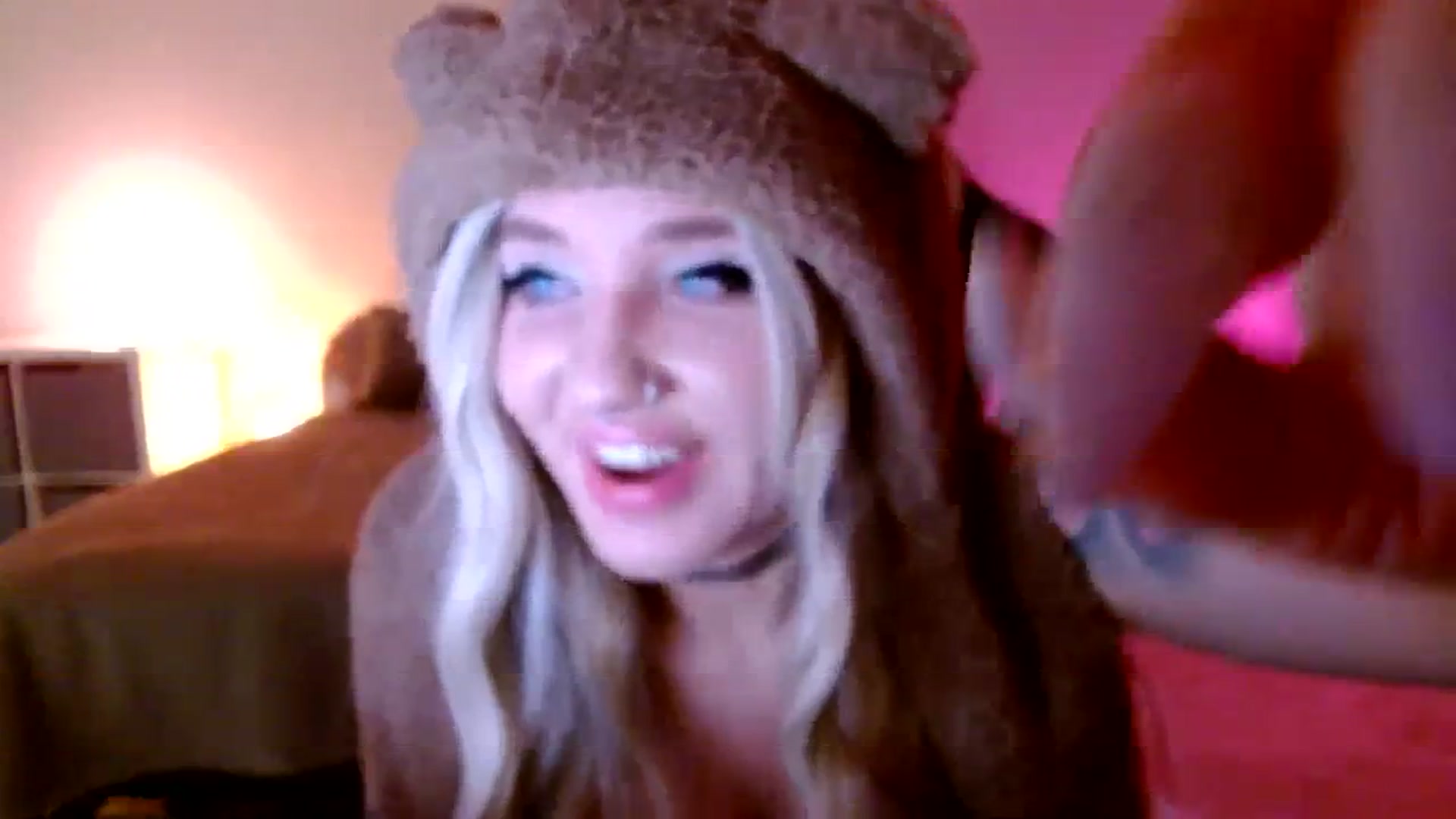 Gallery image thumbnail from AgentRabbit's myfreecams stream on, 03/23/2024, 16:03 image 11 of 20