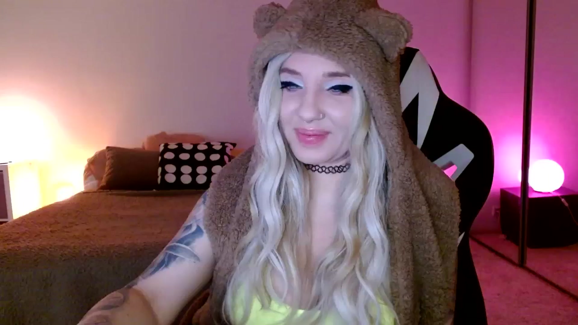 Gallery image thumbnail from AgentRabbit's myfreecams stream on, 03/23/2024, 16:03 image 2 of 20