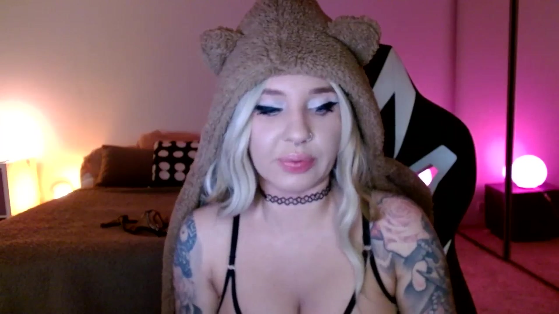 Gallery image thumbnail from AgentRabbit's myfreecams stream on, 03/23/2024, 16:03 image 6 of 20