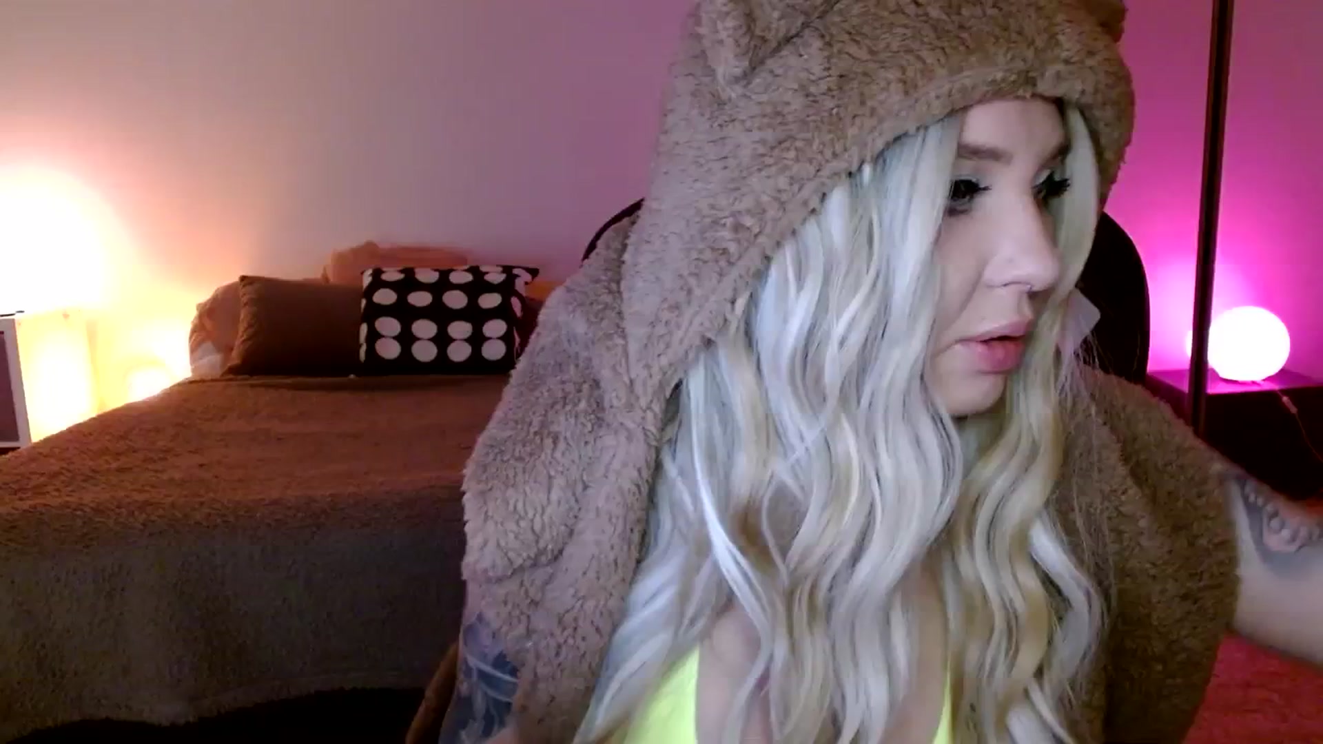 Gallery image thumbnail from AgentRabbit's myfreecams stream on, 03/23/2024, 16:03 image 1 of 20