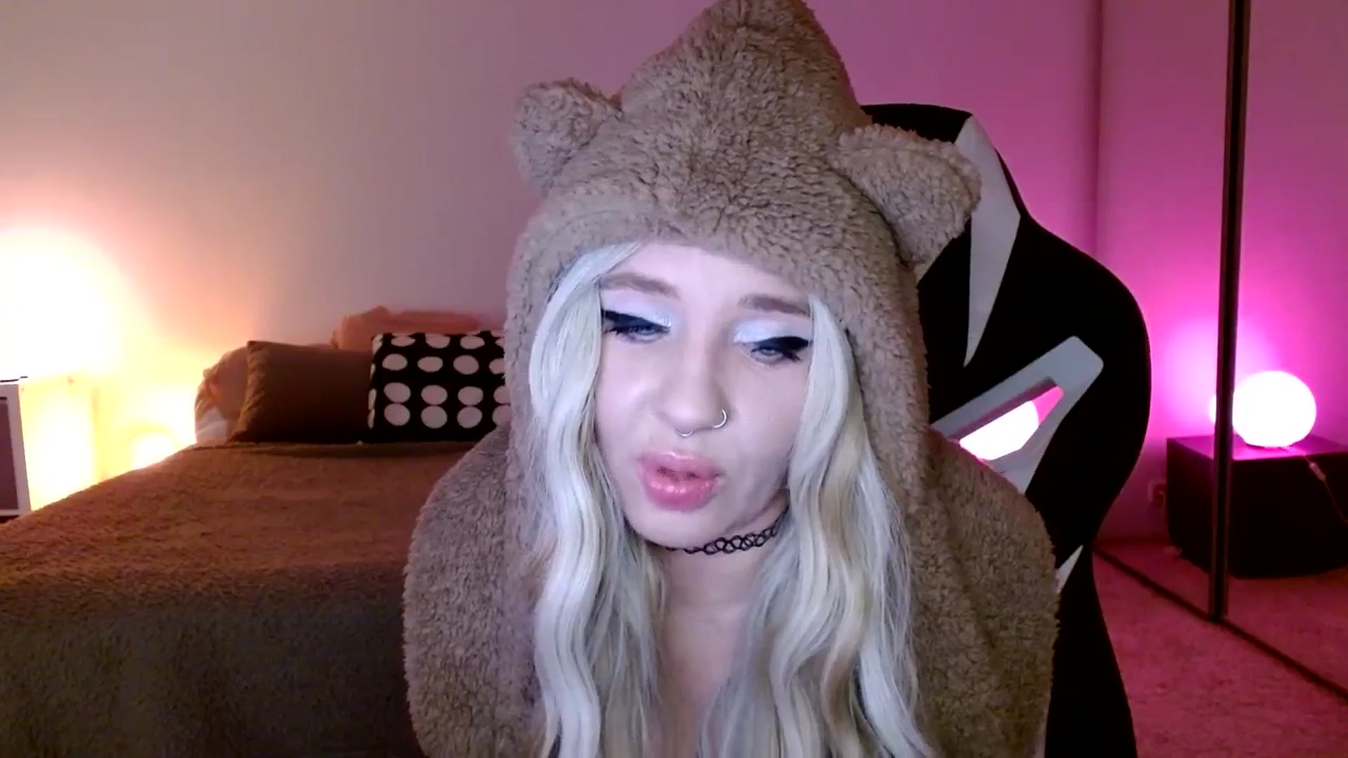 Gallery image thumbnail from AgentRabbit's myfreecams stream on, 03/23/2024, 16:03 image 3 of 20