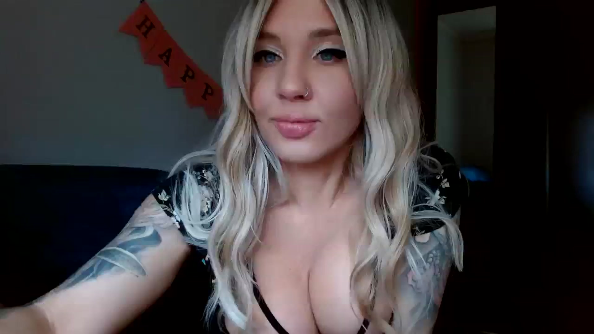Gallery image thumbnail from AgentRabbit's myfreecams stream on, 04/13/2024, 11:18 image 3 of 20