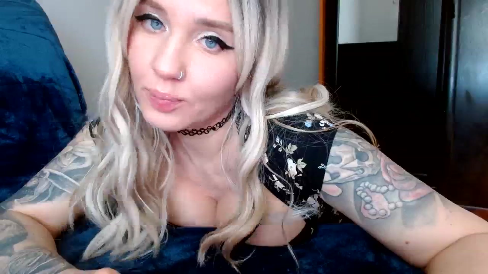 Gallery image thumbnail from AgentRabbit's myfreecams stream on, 04/13/2024, 12:18 image 8 of 20