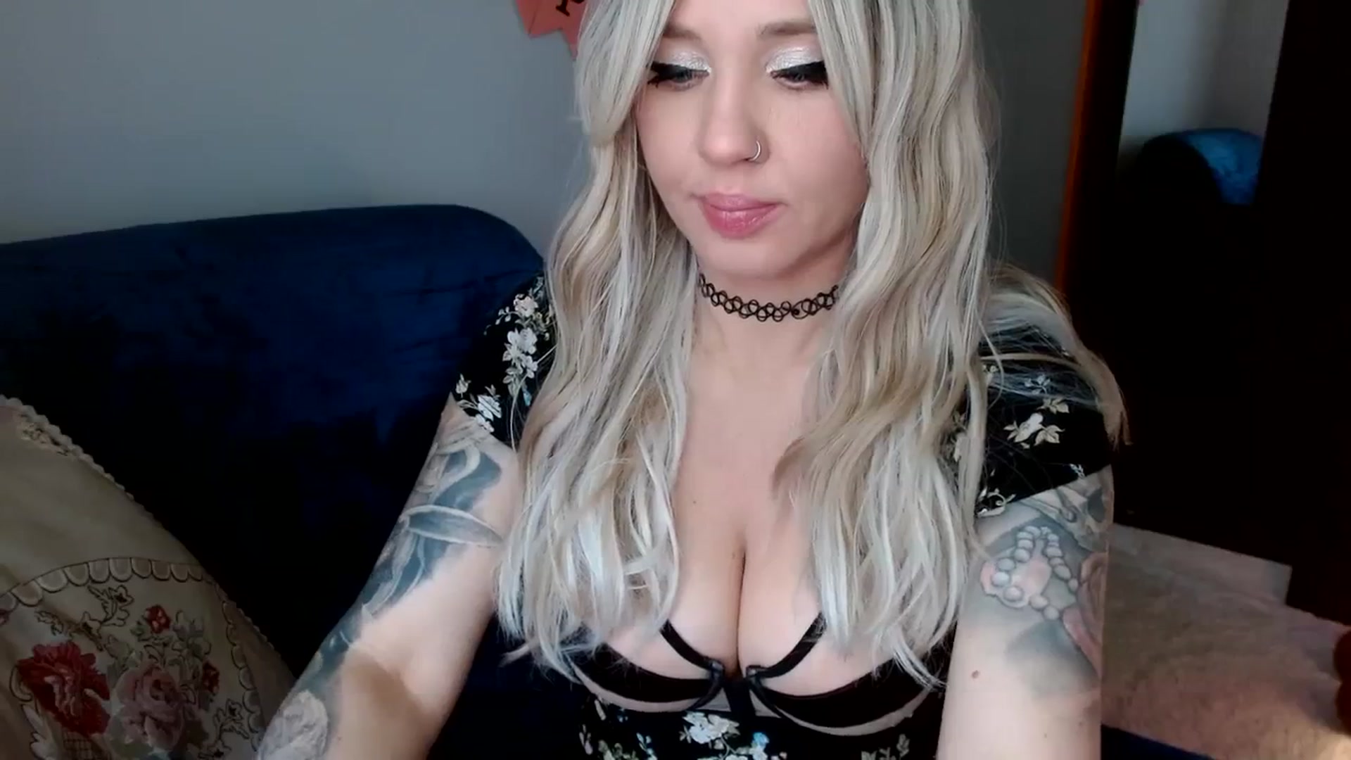 Gallery image thumbnail from AgentRabbit's myfreecams stream on, 04/13/2024, 12:18 image 14 of 20