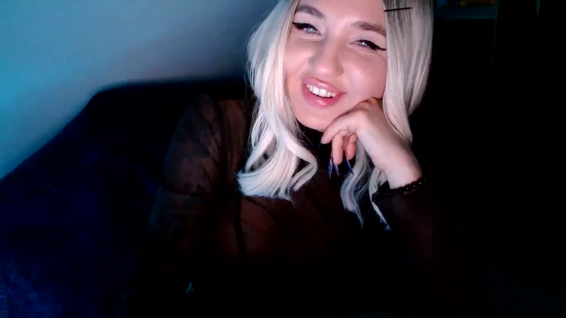 Gallery image thumbnail from AgentRabbit's myfreecams stream on, 04/19/2024, 22:04 image 19 of 20