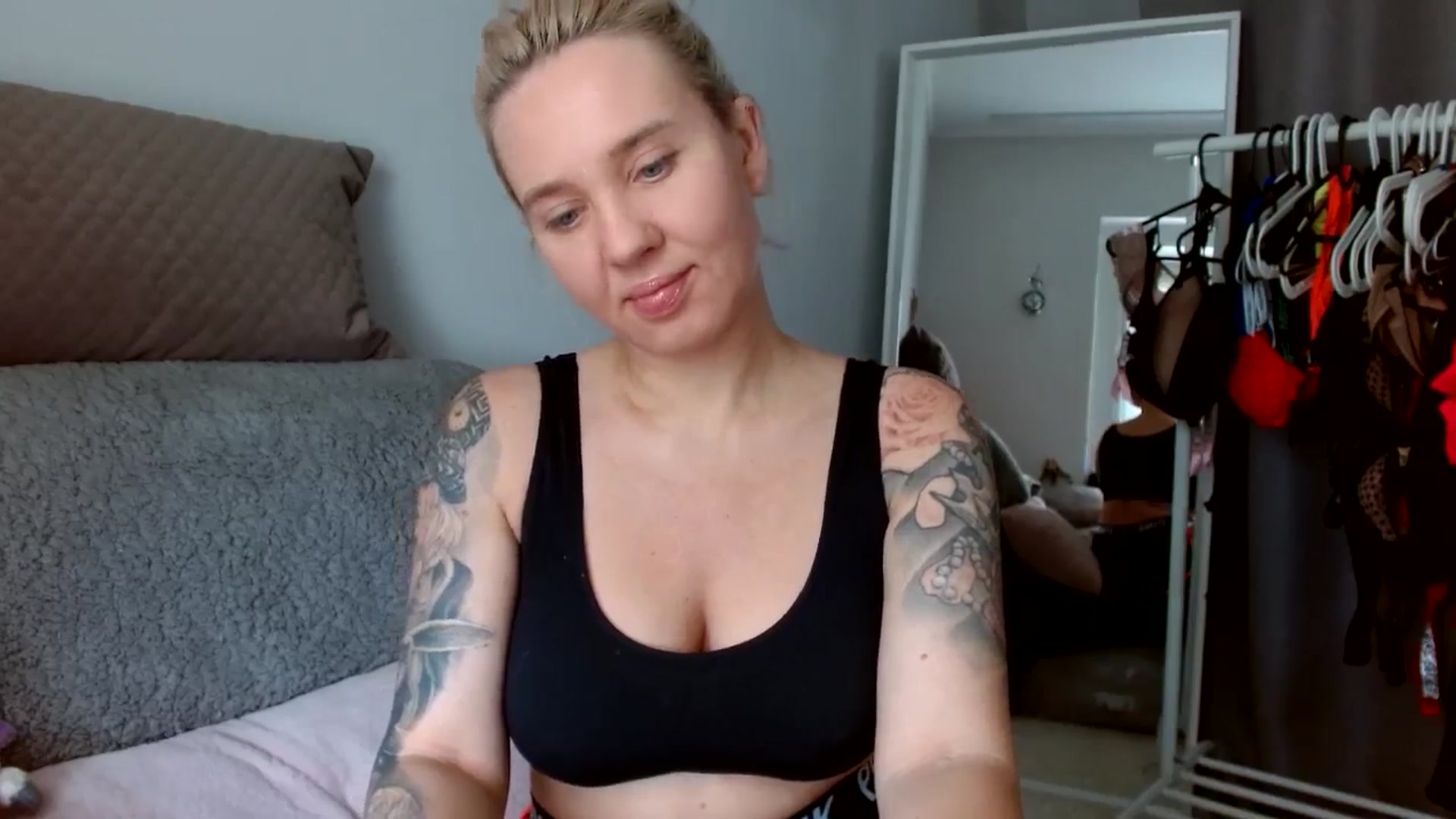 Gallery image thumbnail from AgentRabbit's myfreecams stream on, 05/18/2024, 10:31 image 7 of 20