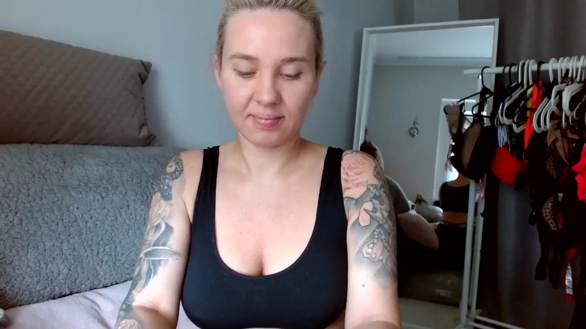 Gallery image thumbnail from AgentRabbit's myfreecams stream on, 05/18/2024, 10:31 image 15 of 20
