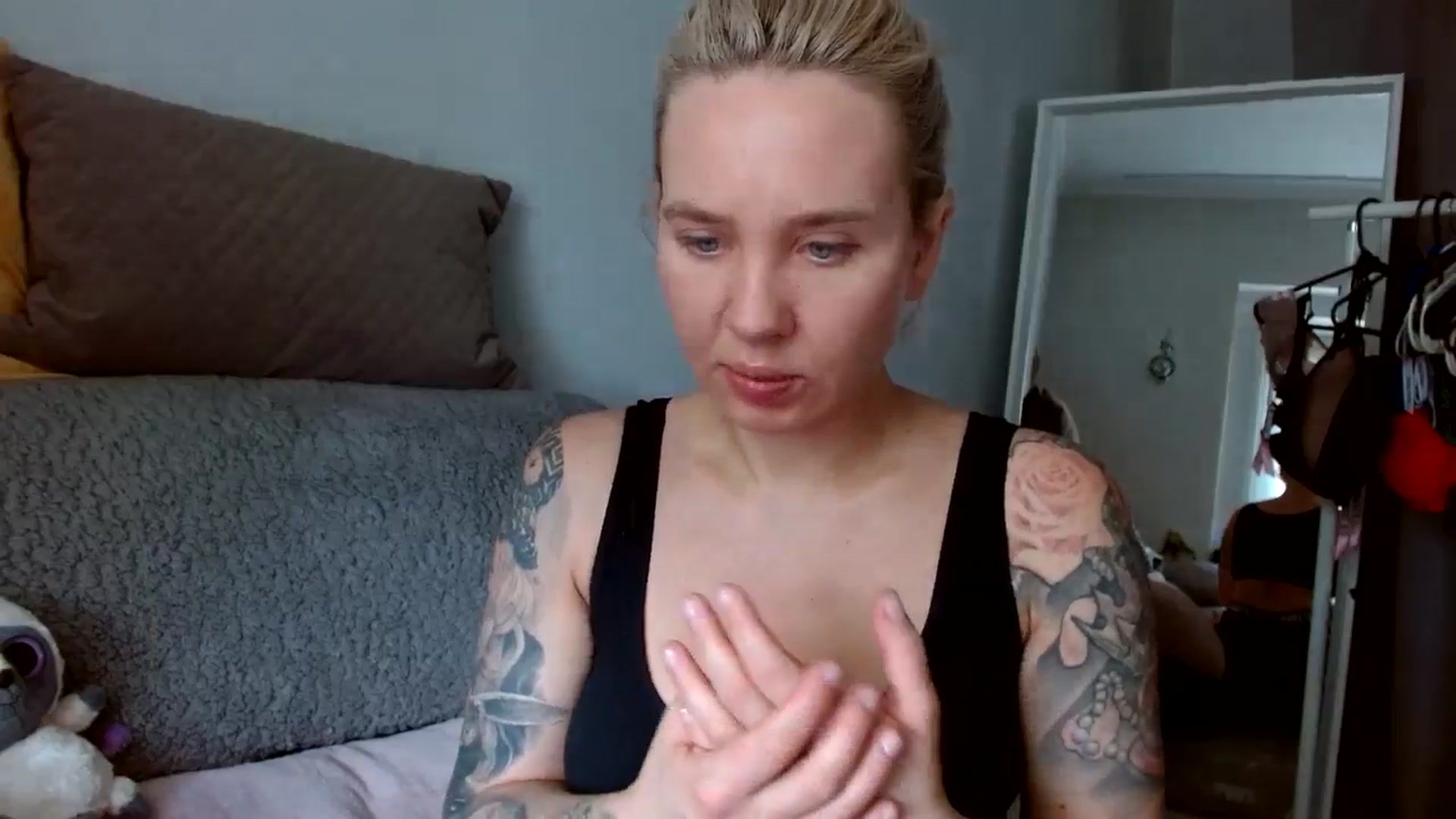 Gallery image thumbnail from AgentRabbit's myfreecams stream on, 05/18/2024, 10:31 image 19 of 20