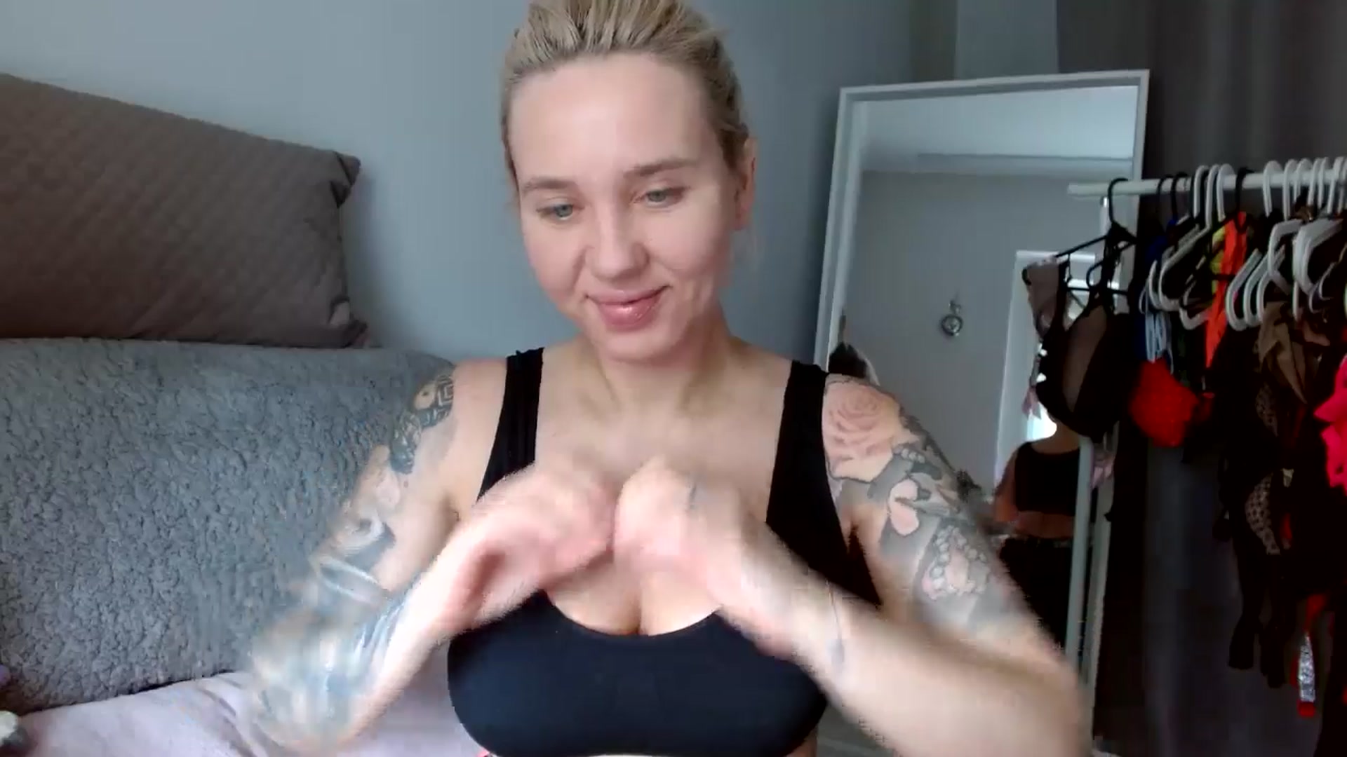 Gallery image thumbnail from AgentRabbit's myfreecams stream on, 05/18/2024, 10:31 image 14 of 20