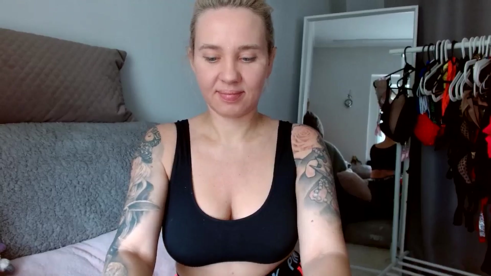 Gallery image thumbnail from AgentRabbit's myfreecams stream on, 05/18/2024, 10:31 image 10 of 20