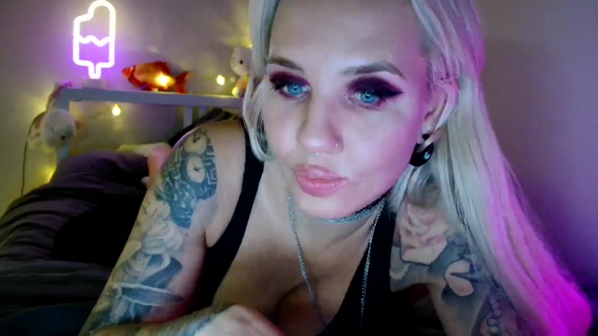 Gallery image thumbnail from AgentRabbit's myfreecams stream on, 07/23/2024, 21:21 image 9 of 20