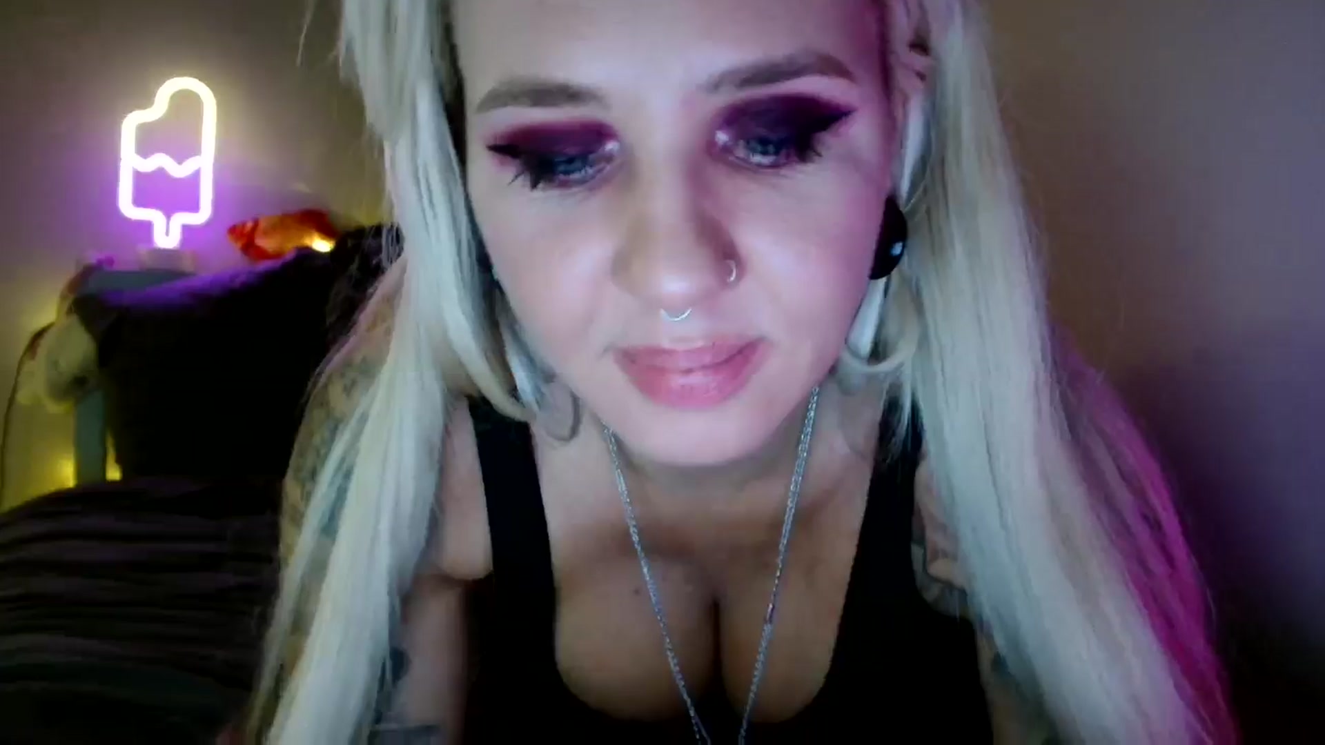 Gallery image thumbnail from AgentRabbit's myfreecams stream on, 07/23/2024, 21:21 image 18 of 20