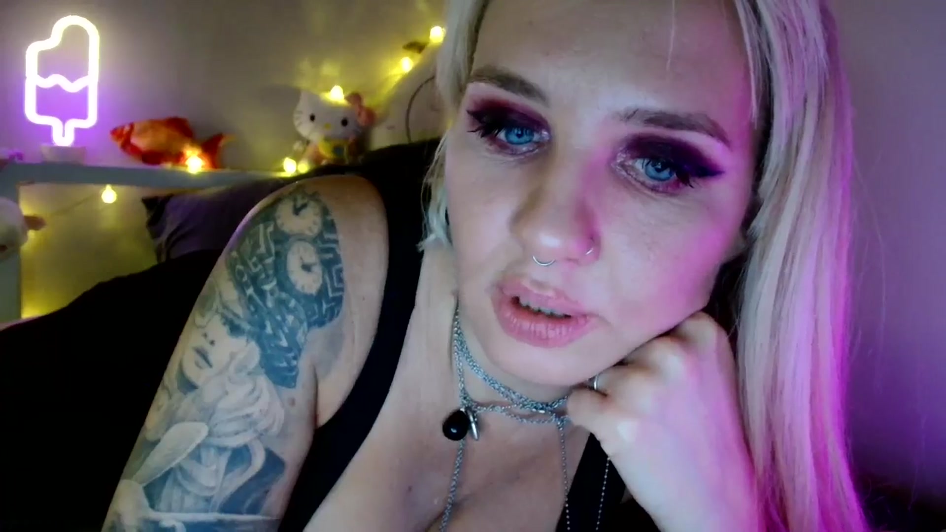 Gallery image thumbnail from AgentRabbit's myfreecams stream on, 07/23/2024, 22:21 image 20 of 20