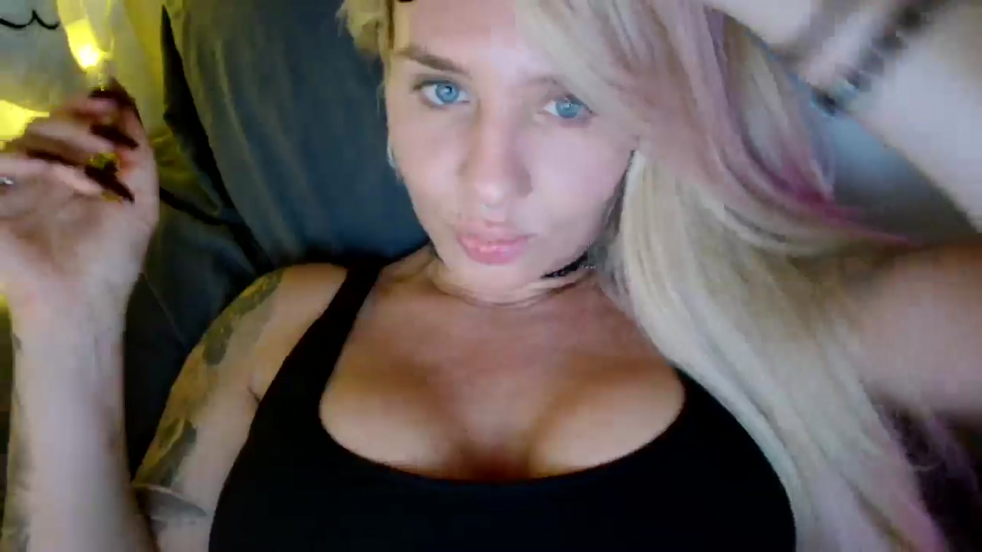 Gallery image thumbnail from AgentRabbit's myfreecams stream on, 07/28/2024, 19:03 image 7 of 20