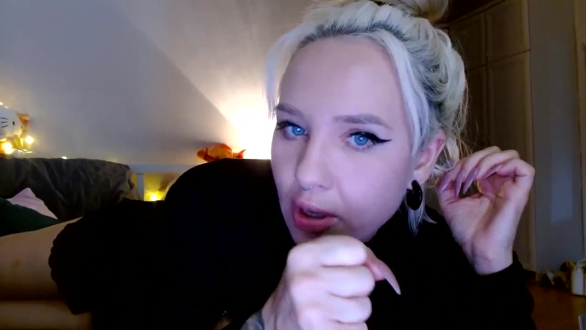 Gallery image thumbnail from AgentRabbit's myfreecams stream on, 08/20/2024, 10:29 image 15 of 20