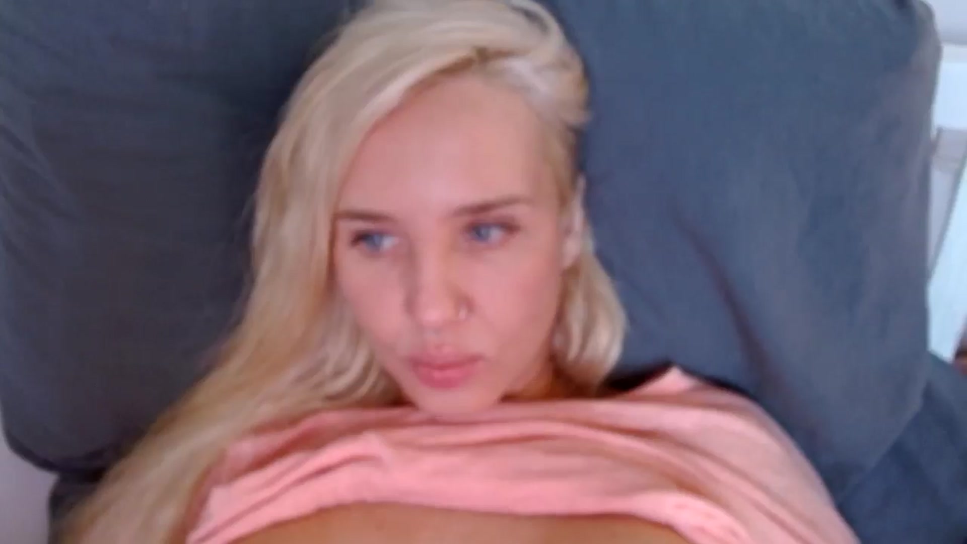 Gallery image thumbnail from AgentRabbit's myfreecams stream on, 09/01/2024, 10:32 image 8 of 20
